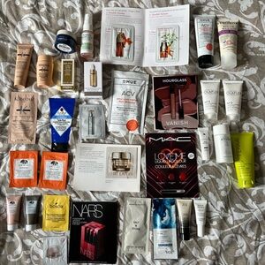 32 beauty samples - Skincare, Hair, Makeup samples
